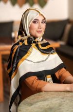 روسری رنگی طرح دار نخی کد 1900 - Image 4