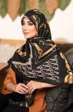 روسری رنگی طرح دار نخی کد 1929 - Image 4