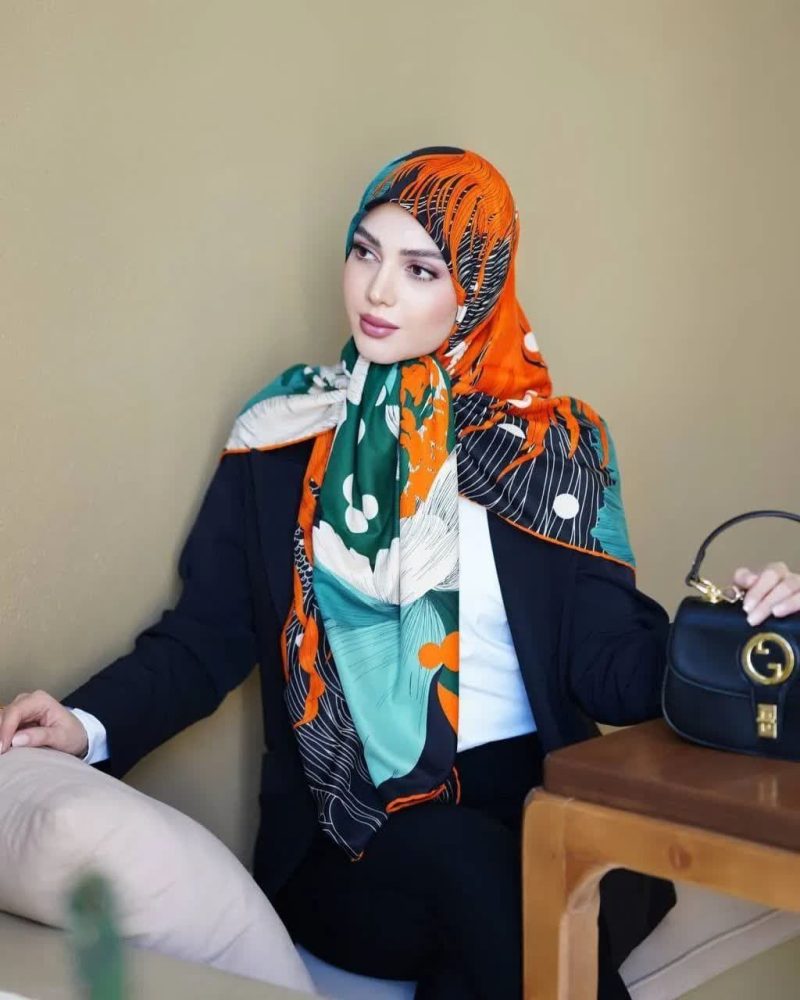 2073 روسری رنگی طرح دار ابریشم تویل کد 2072 - Image 1